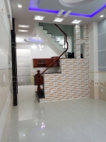 ban nha do 4 tam dt 4x20m gan truong cho giap ten lua