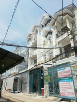 ban nha 4 tam tinh lo 10 doi dien truong hoc khu tttm