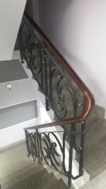 nha 1 sec huong lo 2 dien tich 3 5x8m 1 tret 2 lau   san thuong