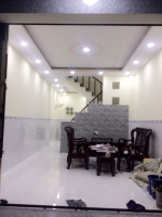 nha 1 tret 2 lau   san thuong nha moi dep don vo o luon