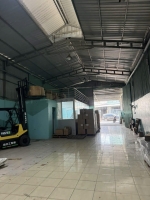 cho thu   kho x ? ? ng 550m2 th   nh xu  n qu  ?n 12